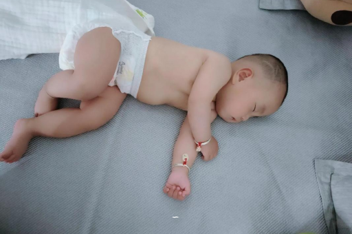 昆明宝宝肠胀气的症状